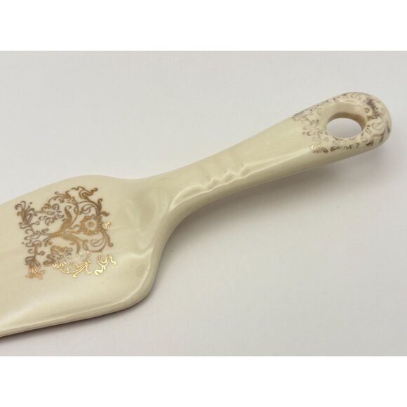 Vintage Wedding Cake Server With Romantic Scene Baroque Style Ceramic - Picture 6 of 8